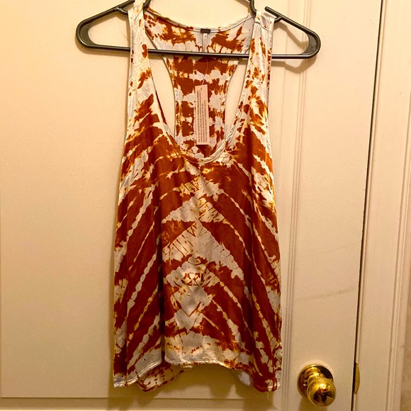 Young fabulous and broke top - Picture 1 of 4